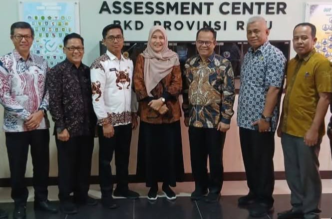 Sejumlah Kandidat Sekda Kota Solok mengikuti asesmen di UPT Penkom BKD Propinsi Riau di Pekan Baru
